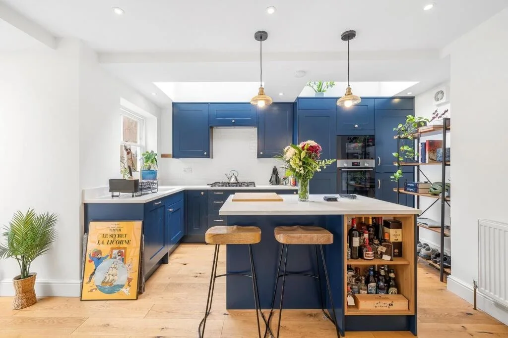 Flat Leander Road in Greater London
