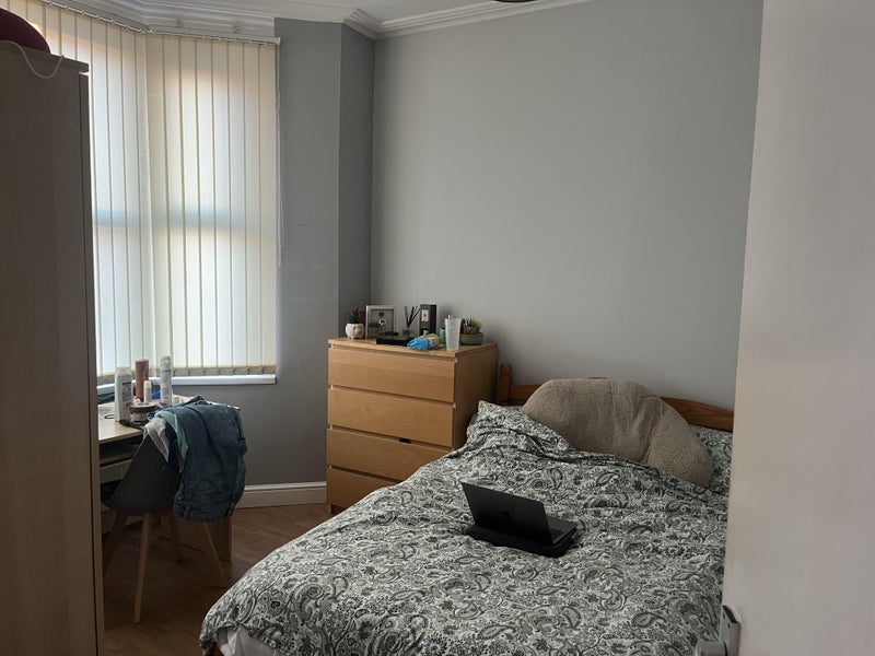 Room Midland Avenue in Nottingham