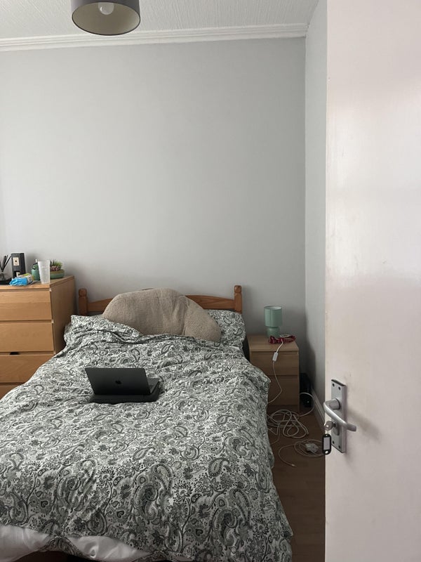 Room Midland Avenue in Nottingham