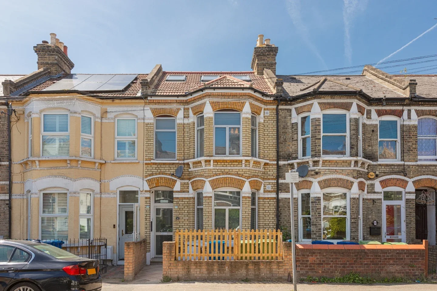 Room Elcot Avenue in Greater London