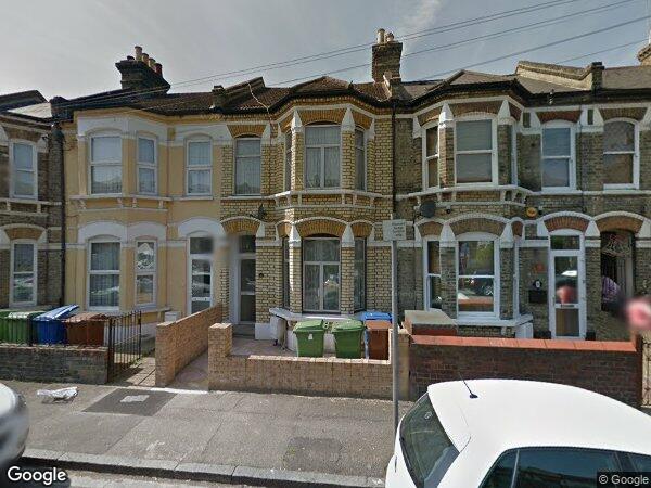 Room Elcot Avenue in Greater London
