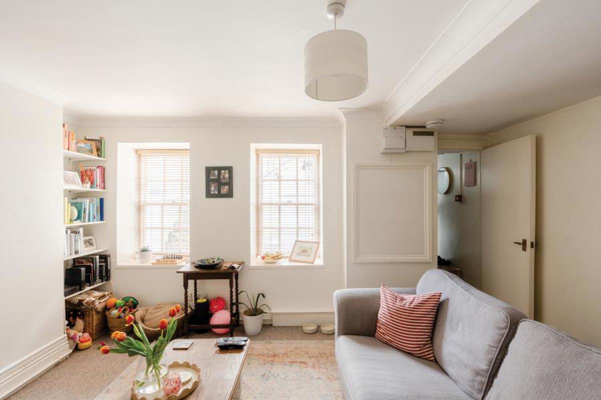 Flat Southleigh Road in Bristol