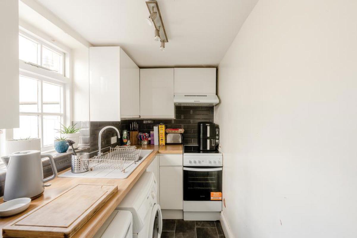 Flat Southleigh Road in Bristol