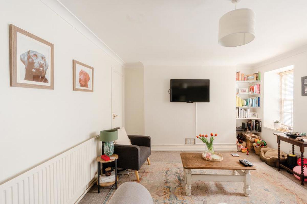 Flat Southleigh Road in Bristol