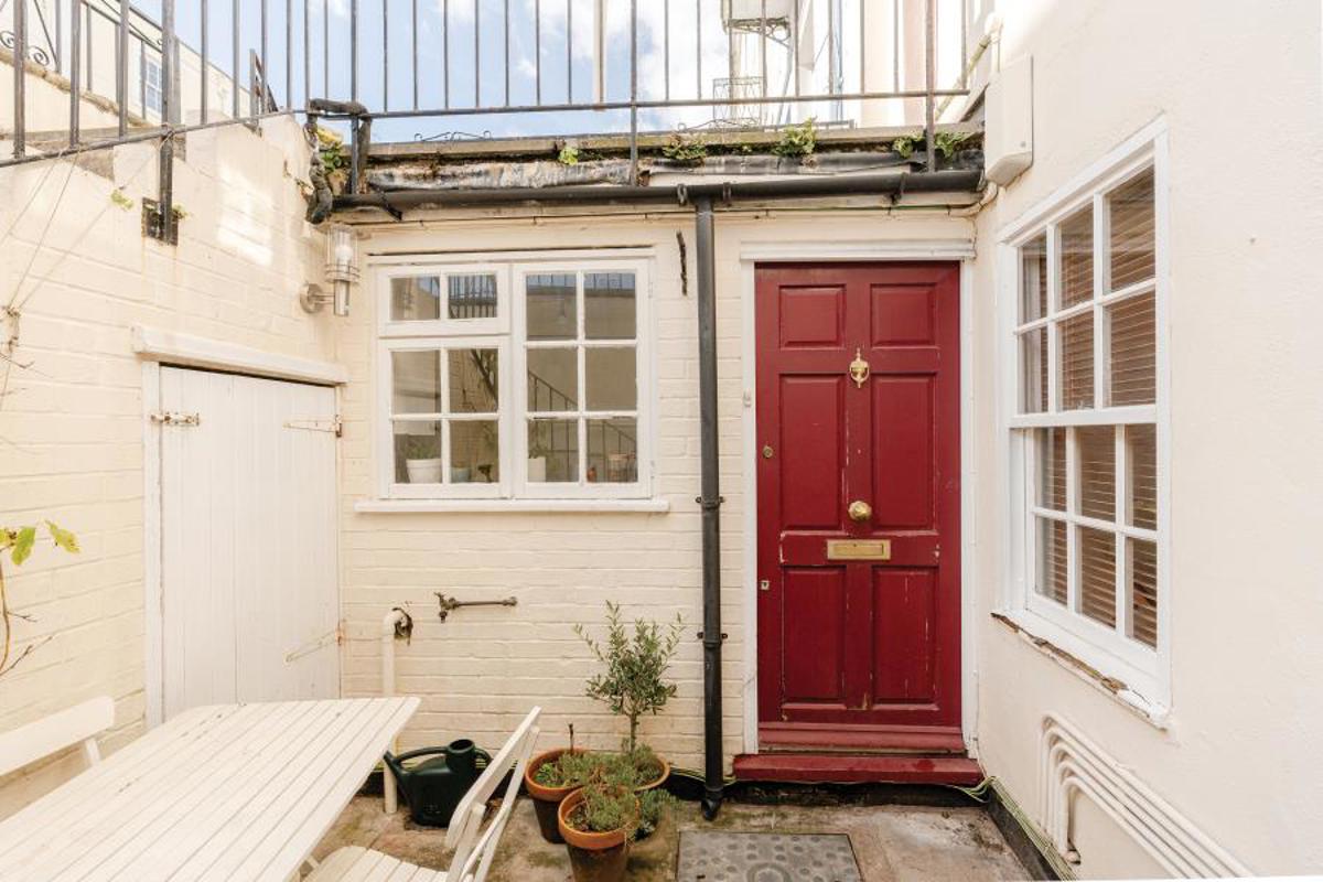 Flat Southleigh Road in Bristol