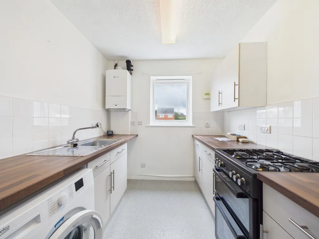 Flat Bennetts Road in Horsham