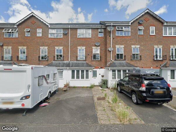 Flat Tollgate Drive in Greater London