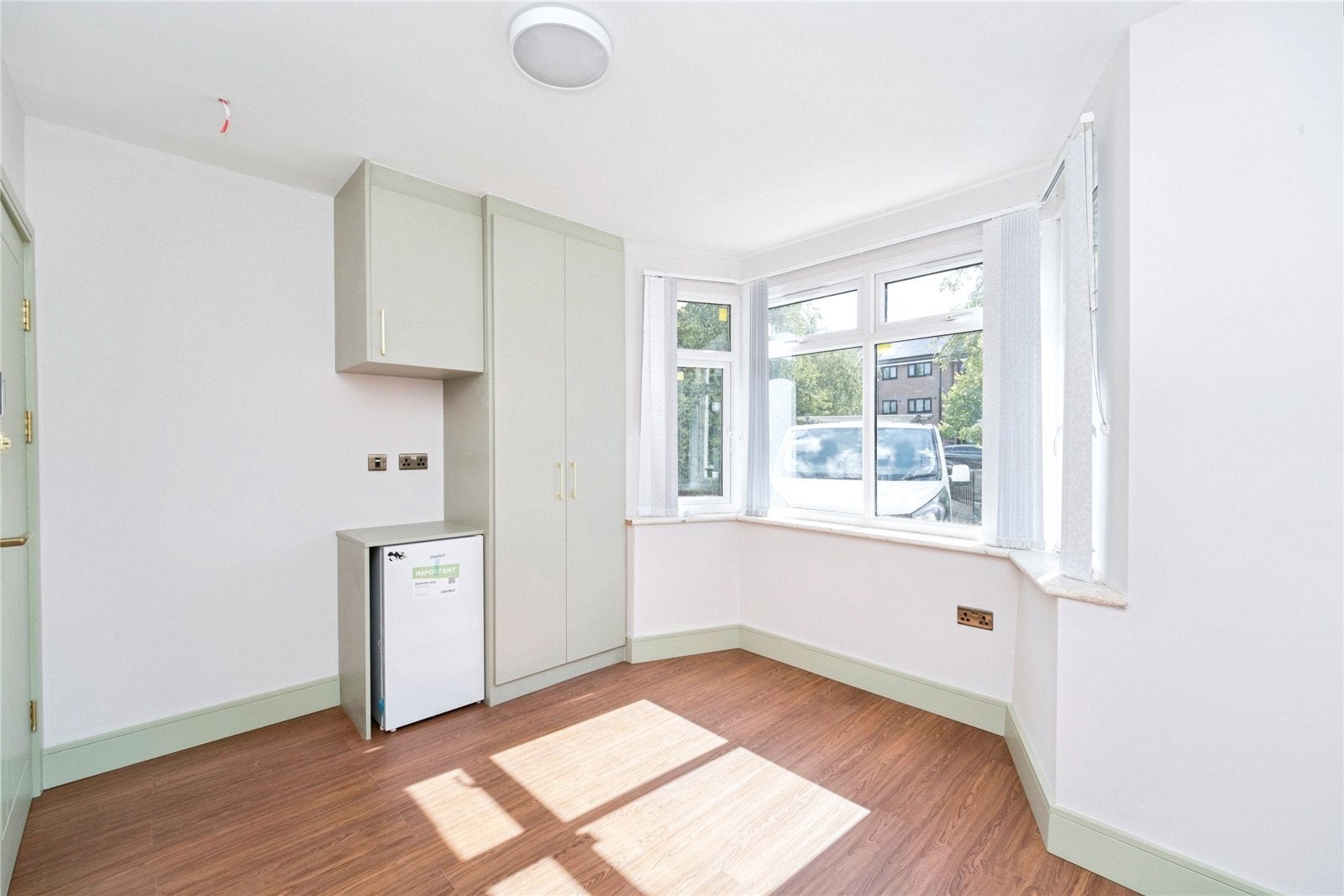 Room Nigel Close in Greater London