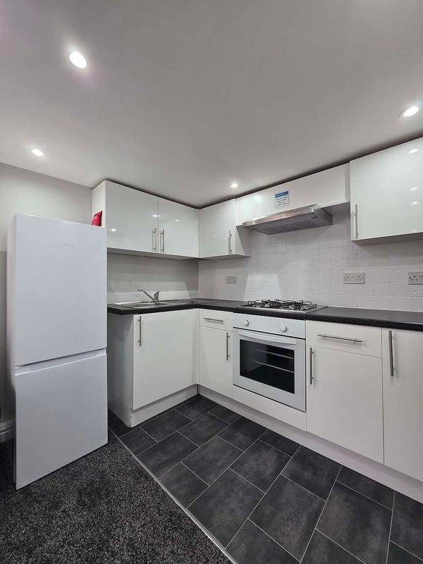 Flat Claude Road in Cardiff