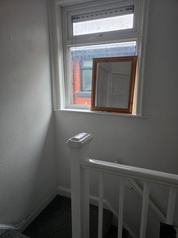 Room Athlone Avenue in Bury