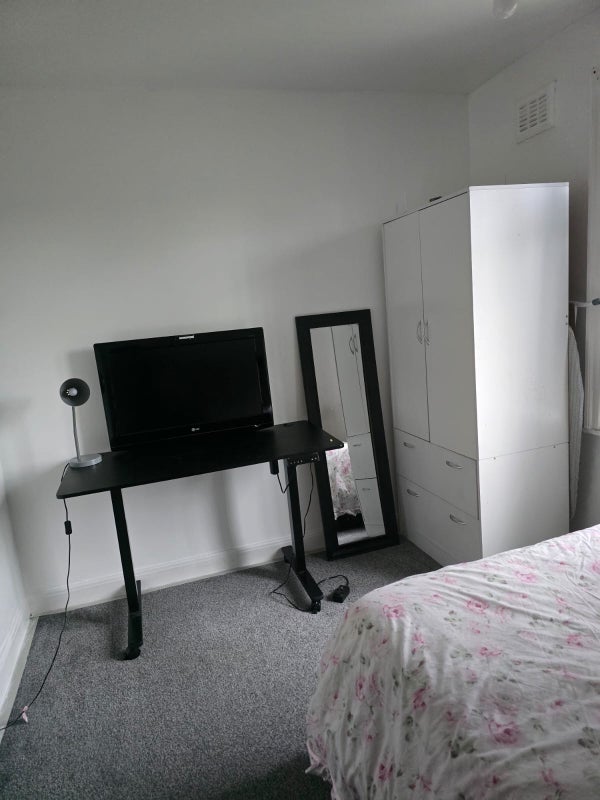 Room Athlone Avenue in Bury