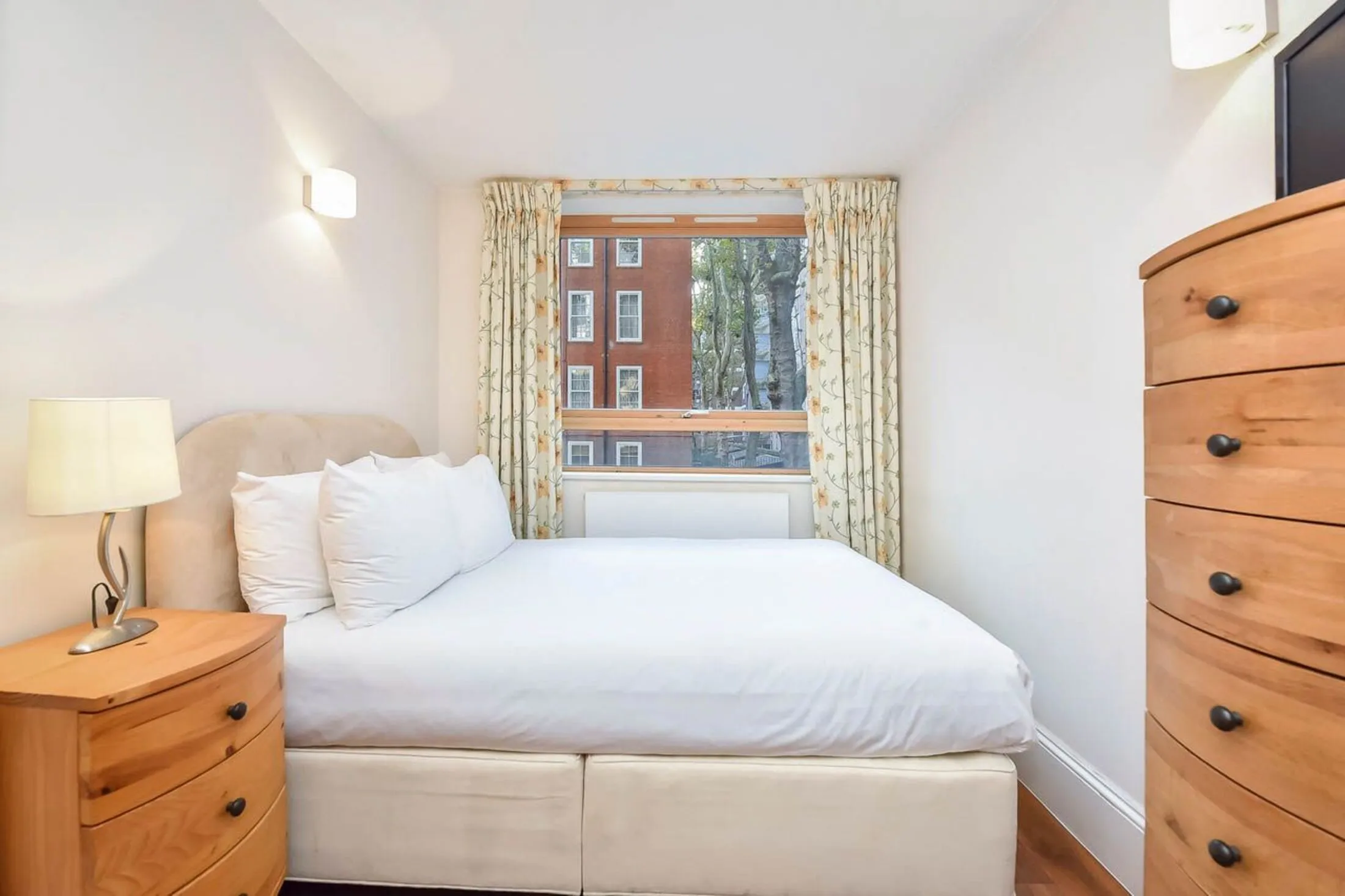Flat Woburn Place in Greater London