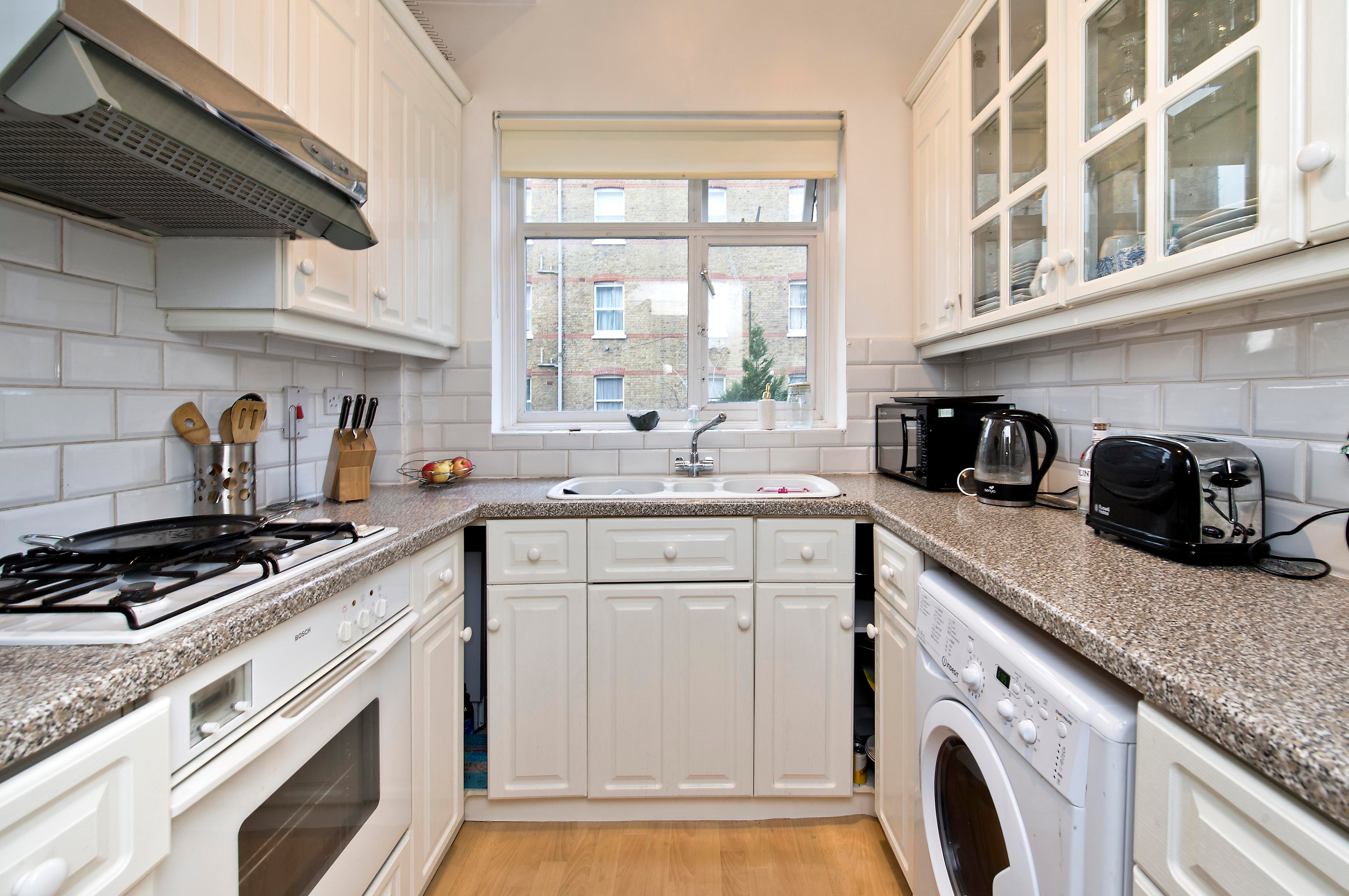Flat Gratton Road in Greater London