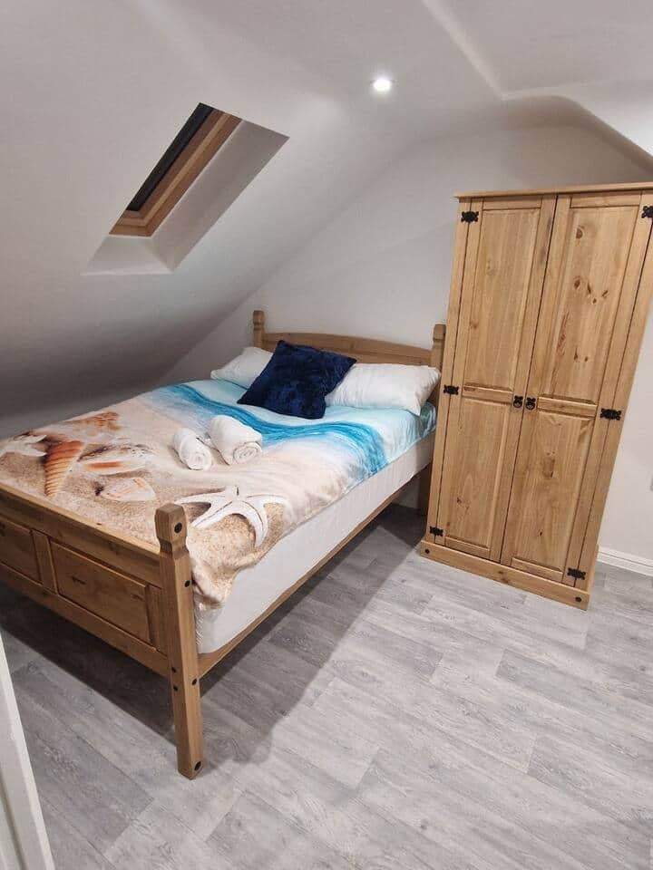 Room Euston Road in Far Cotton
