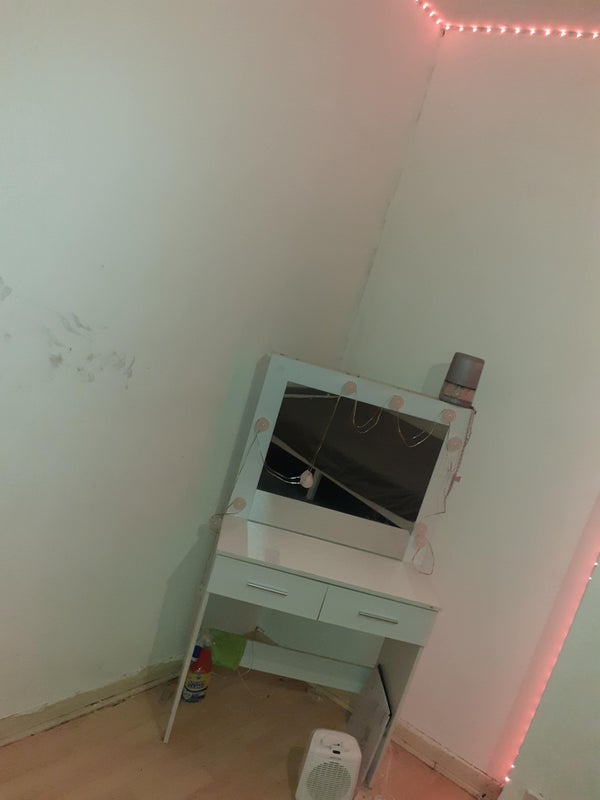 Room Victor Road in Greater London