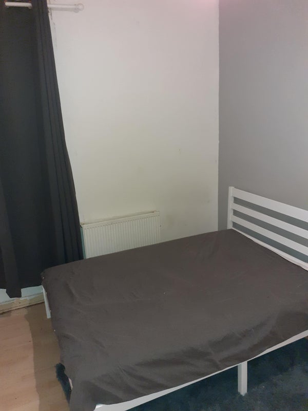 Room Victor Road in Greater London