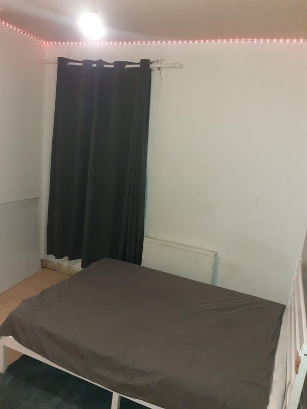Room Victor Road in Greater London