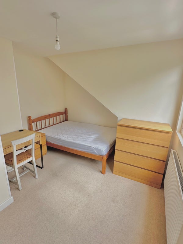 Flat Craven Avenue in Greater London