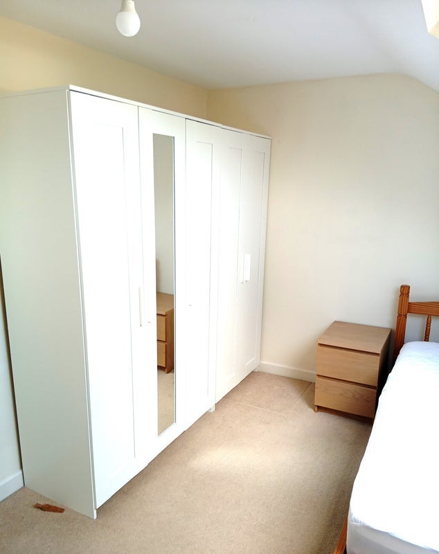 Flat Craven Avenue in Greater London