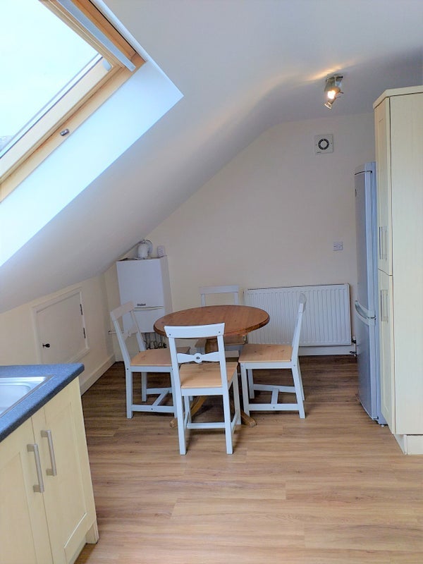 Room Craven Avenue in Greater London