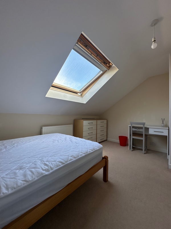 Flat Craven Avenue in Greater London