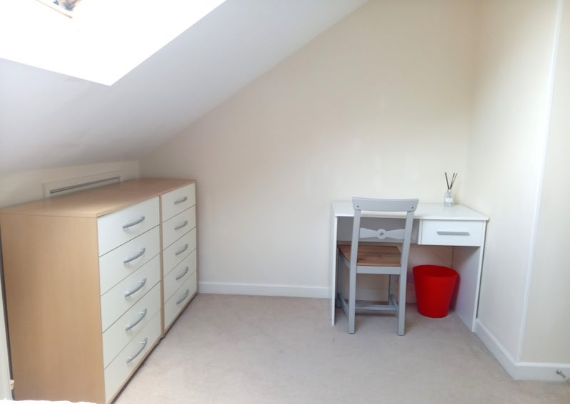 Flat Craven Avenue in Greater London