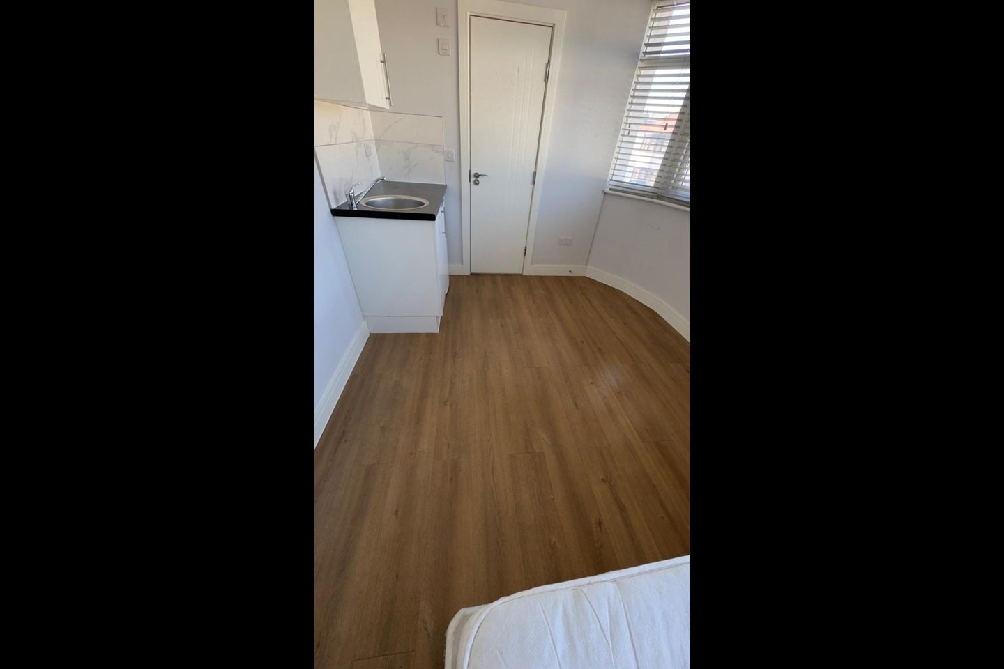 Room Scotts Road in Greater London
