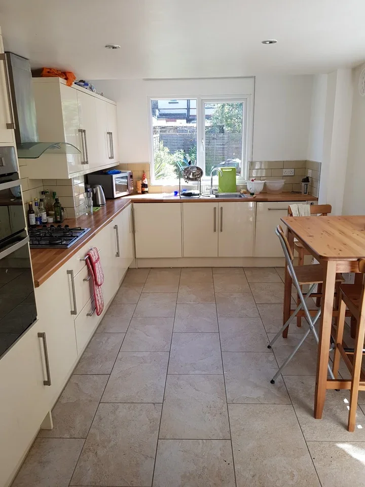 Room Capri Road in Greater London