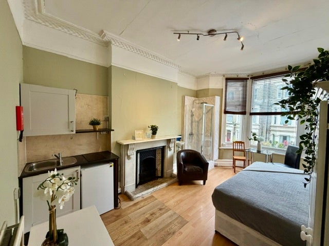 Room Matheson Road in Greater London