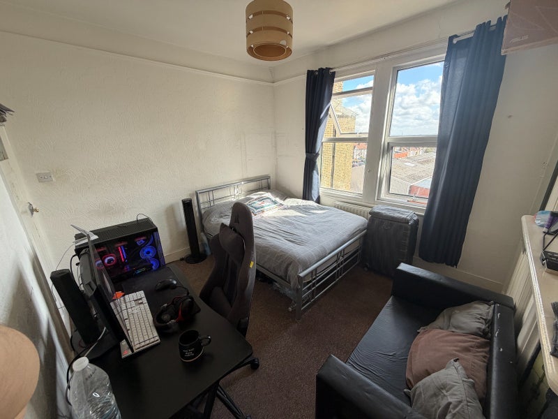 Room Green Lanes in Greater London