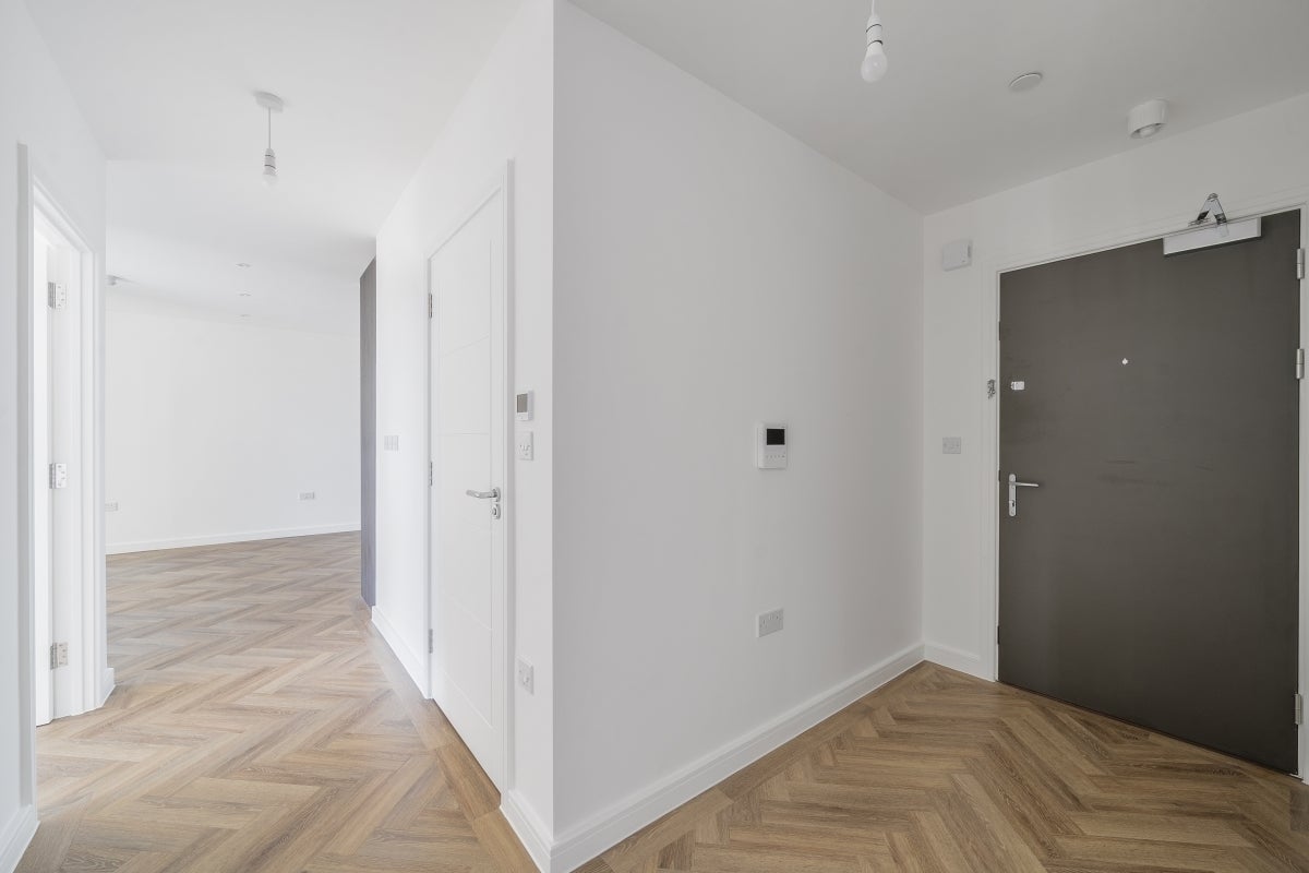 Flat Denmark Road in Greater London