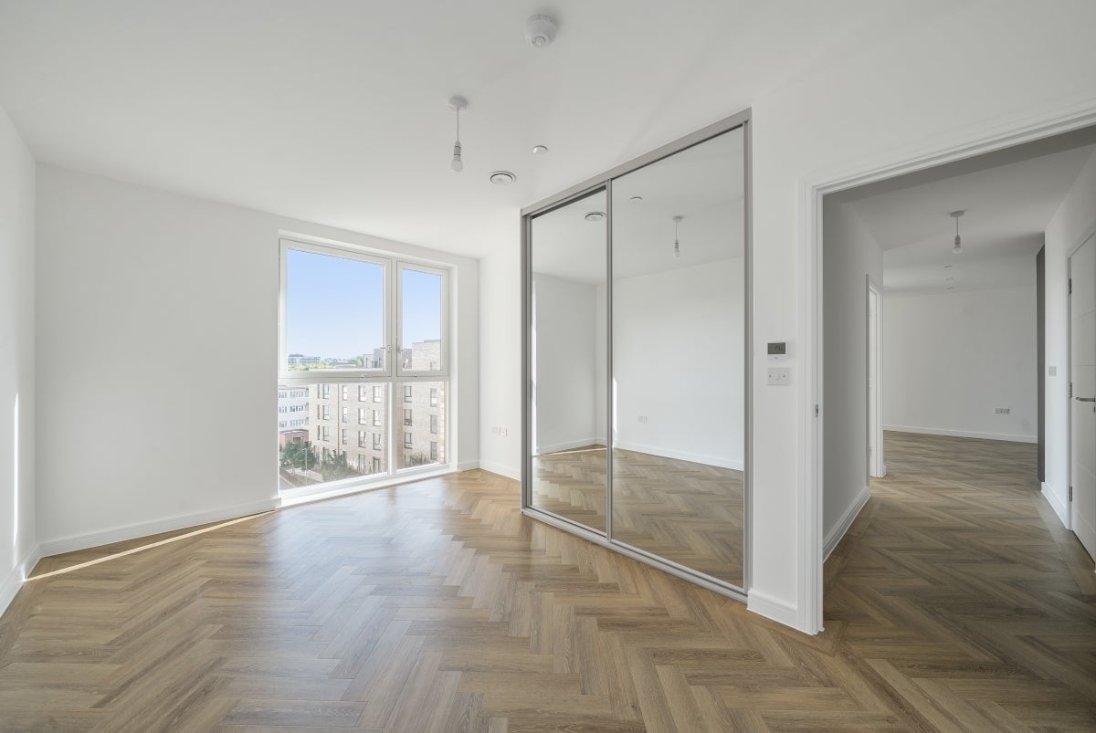 Flat Denmark Road in Greater London