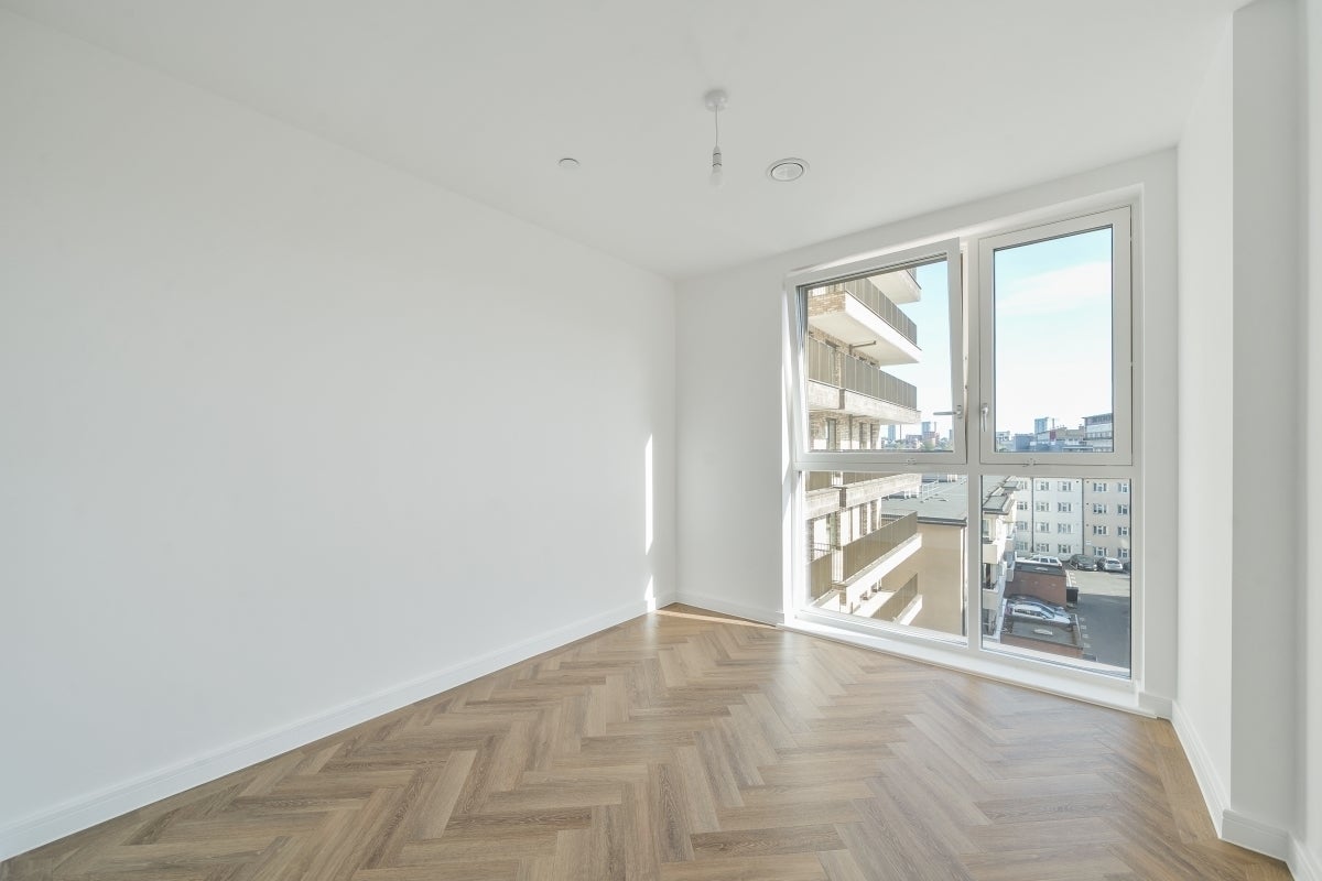 Flat Denmark Road in Greater London