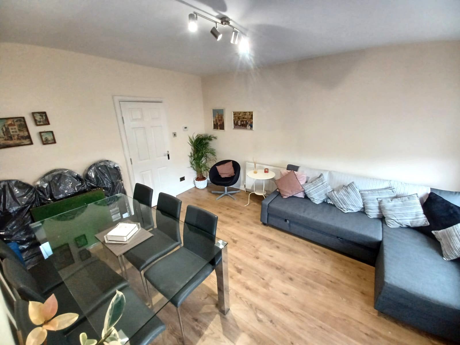 Flat Harrogate Road in Leeds