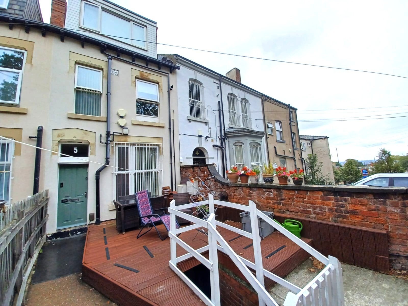Flat Harrogate Road in Leeds