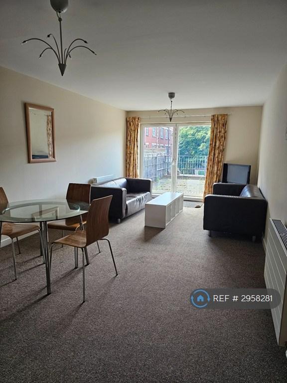 Flat Elbe Street in City of Edinburgh