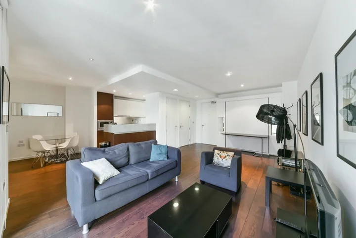 Flat Oakland Quay in Greater London