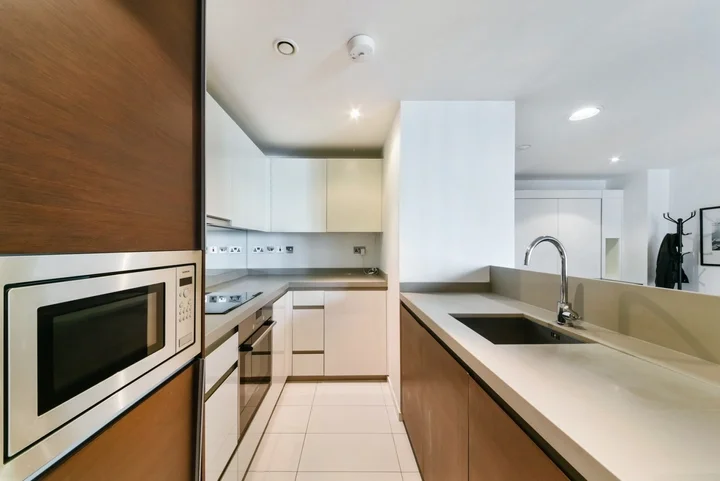 Flat Oakland Quay in Greater London