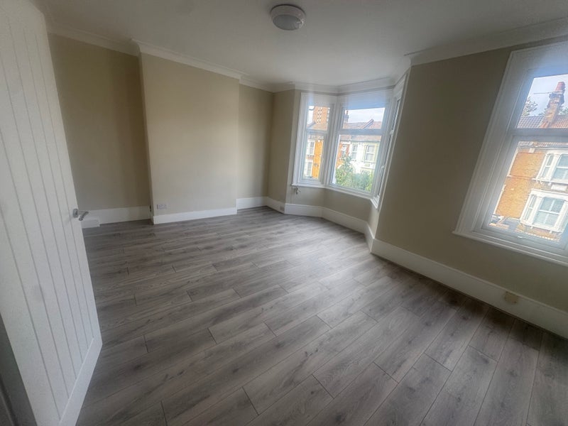 Room Honley Road in Greater London