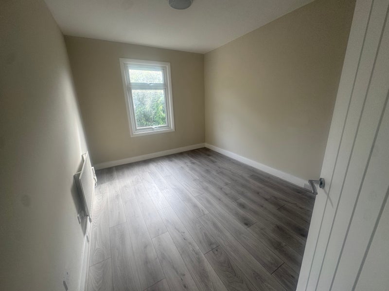 Room Honley Road in Greater London