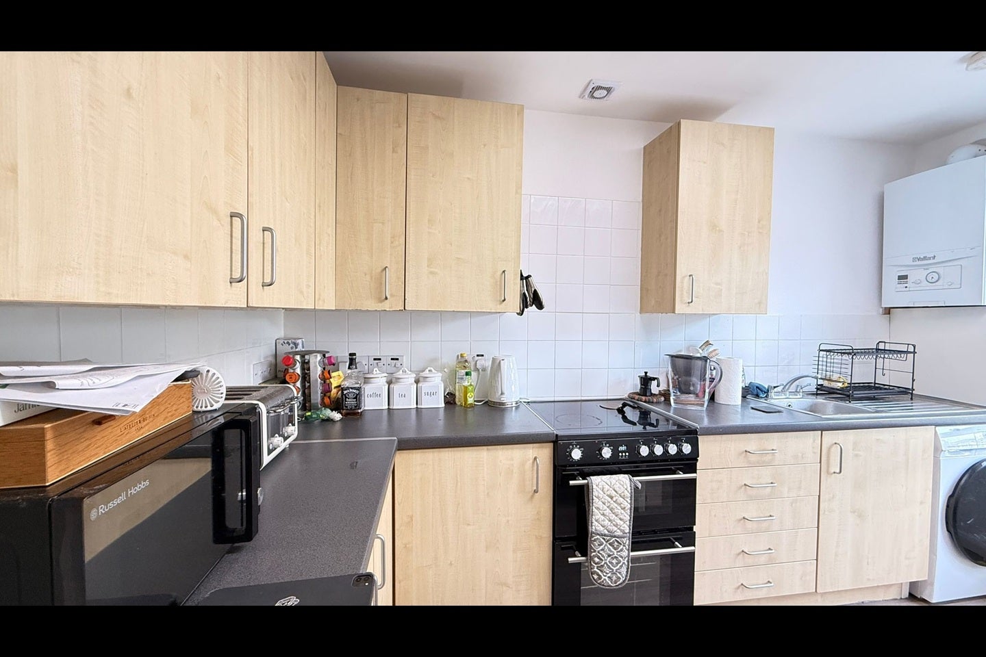 Flat Heathfield Park in Greater London