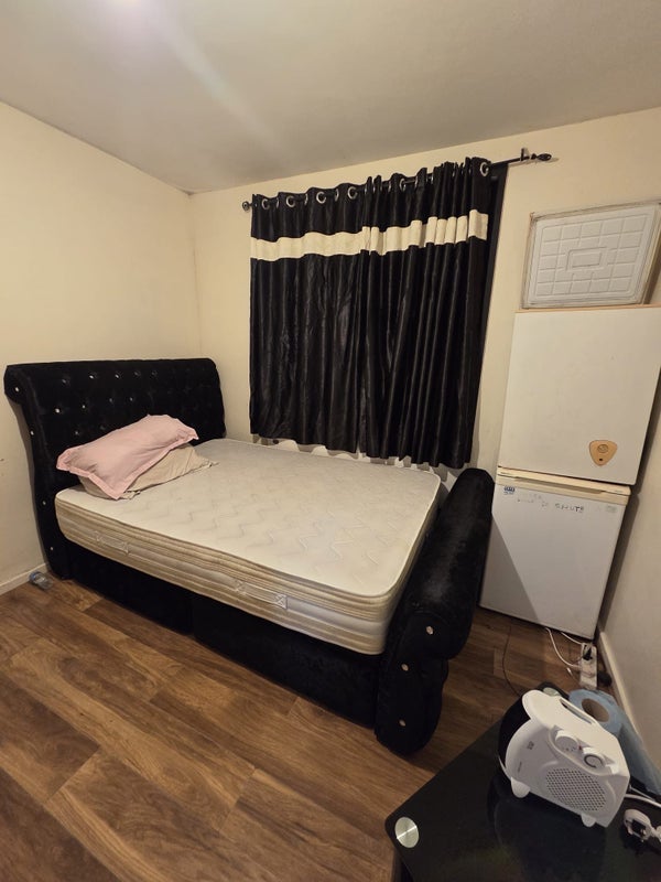 Room Lloyds Row in Greater London