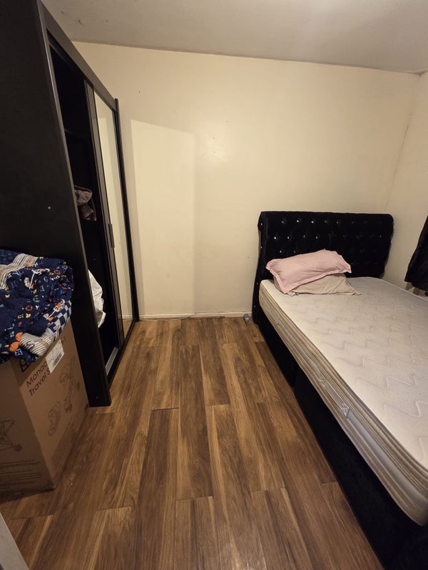 Room Lloyds Row in Greater London