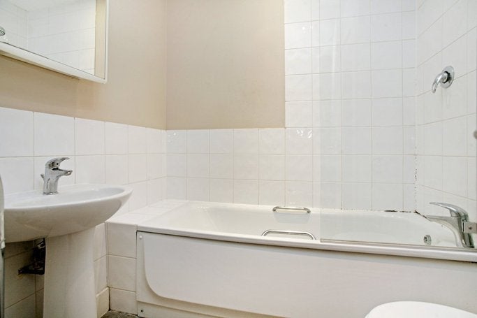 Flat Sloane Avenue in Greater London