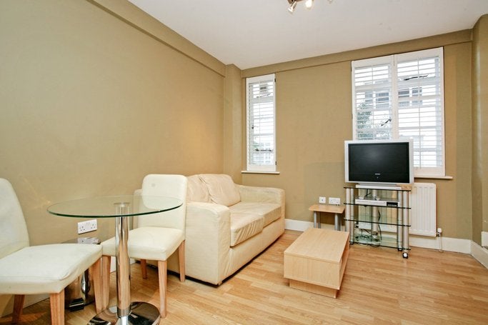 Flat Sloane Avenue in Greater London