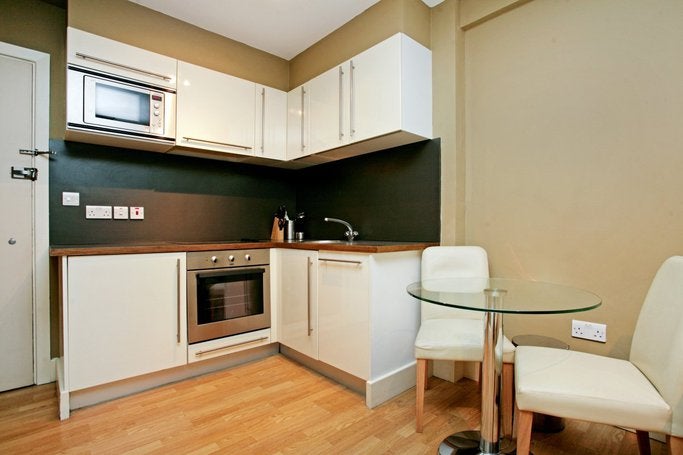 Flat Sloane Avenue in Greater London