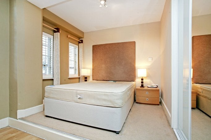 Flat Sloane Avenue in Greater London