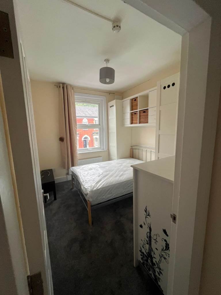 Flat Woodford Road in Watford