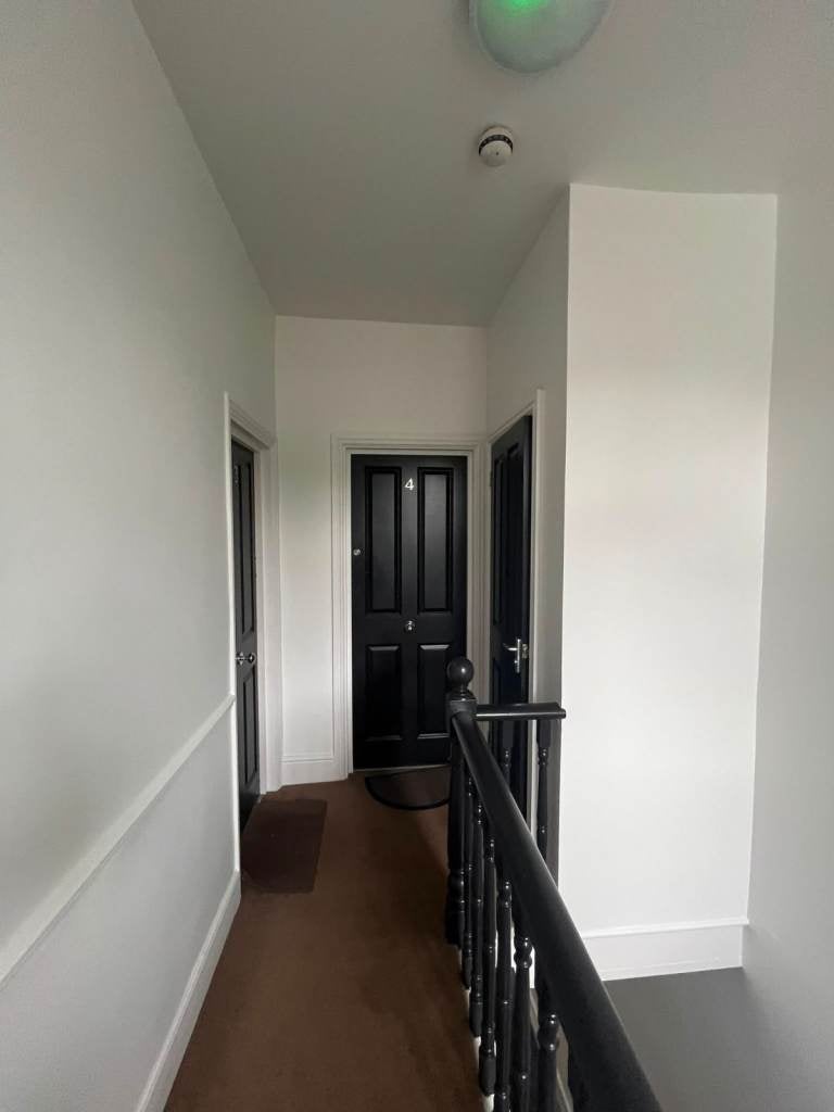 Flat Woodford Road in Watford