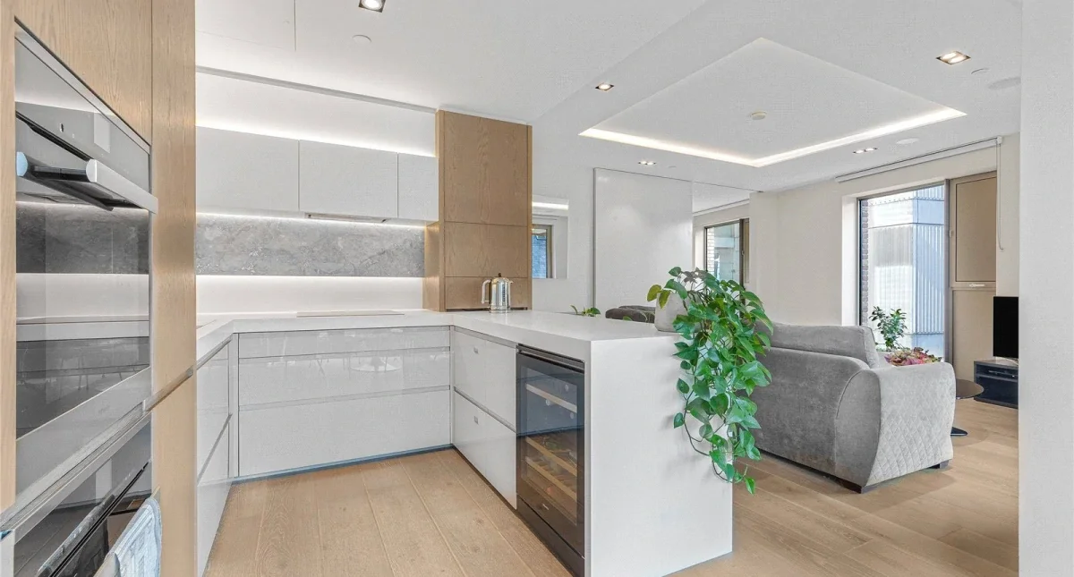 Flat Pearson Square in City of Westminster